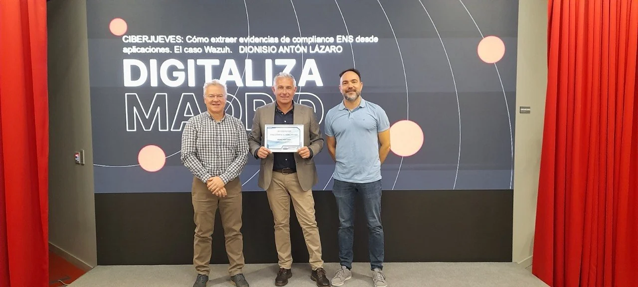 Adolfo Sanz de Diego, Ismael Senés García y Dionisio Antón, CEO de Quersystem, en Ciberjueves de Digitaliza Madrid.
